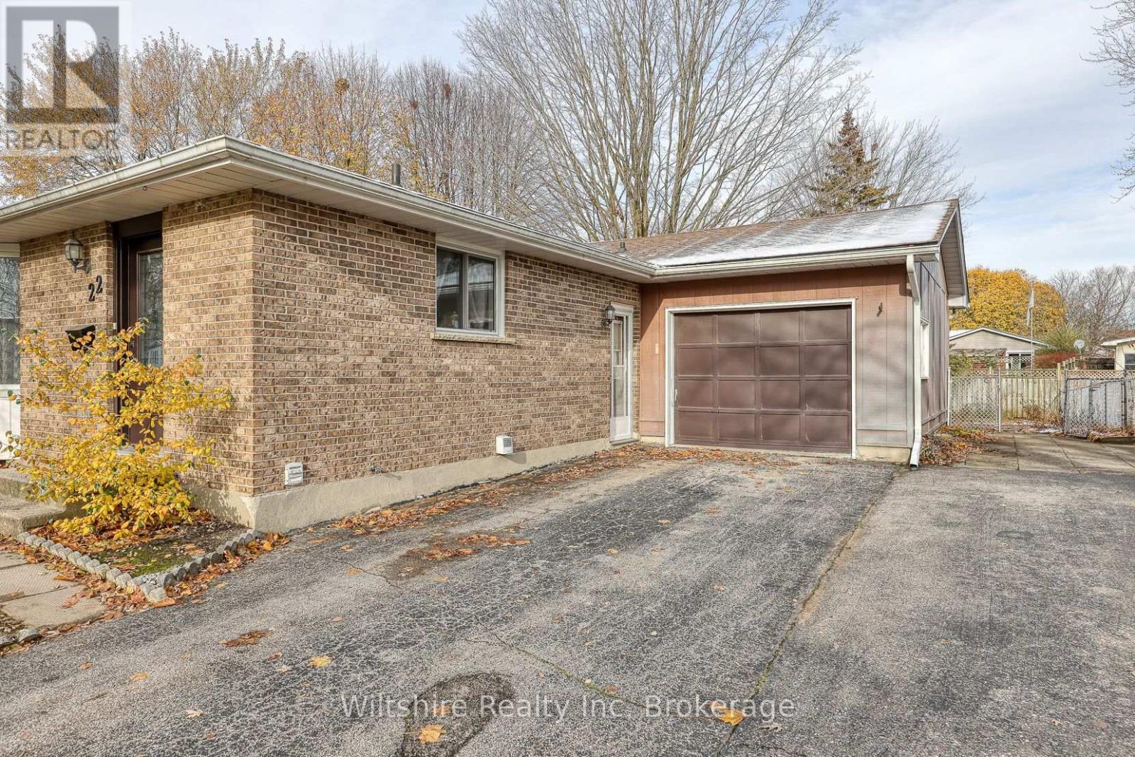 22 Centennial Avenue, Tillsonburg, Ontario  N4G 4R6 - Photo 6 - X12559404