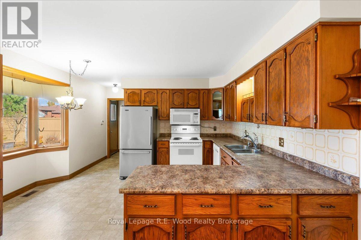 4 Christopher Court, Tillsonburg, Ontario  N4G 4W5 - Photo 10 - X12559508