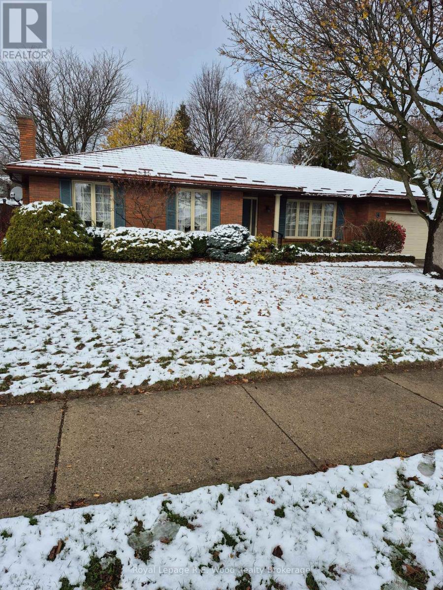 4 Christopher Court, Tillsonburg, Ontario  N4G 4W5 - Photo 2 - X12559508