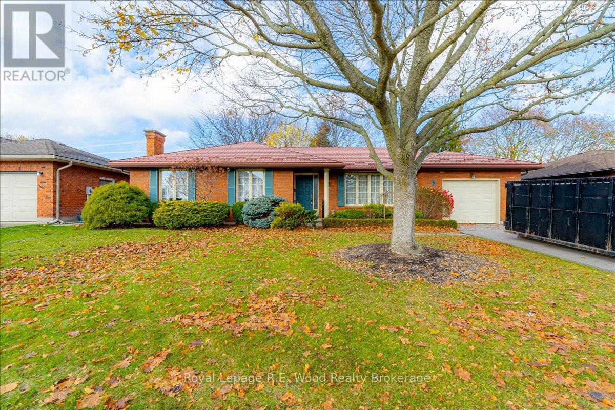 4 Christopher Court, Tillsonburg, Ontario  N4G 4W5 - Photo 3 - X12559508