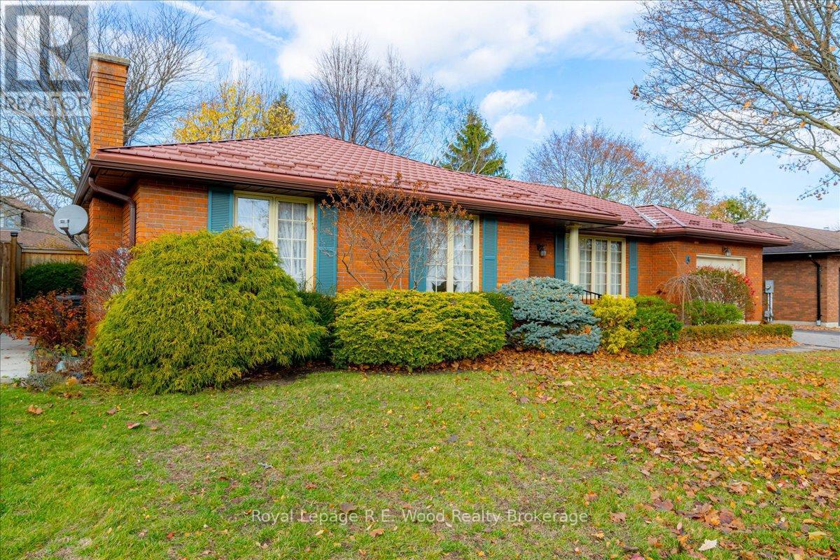 4 Christopher Court, Tillsonburg, Ontario  N4G 4W5 - Photo 4 - X12559508