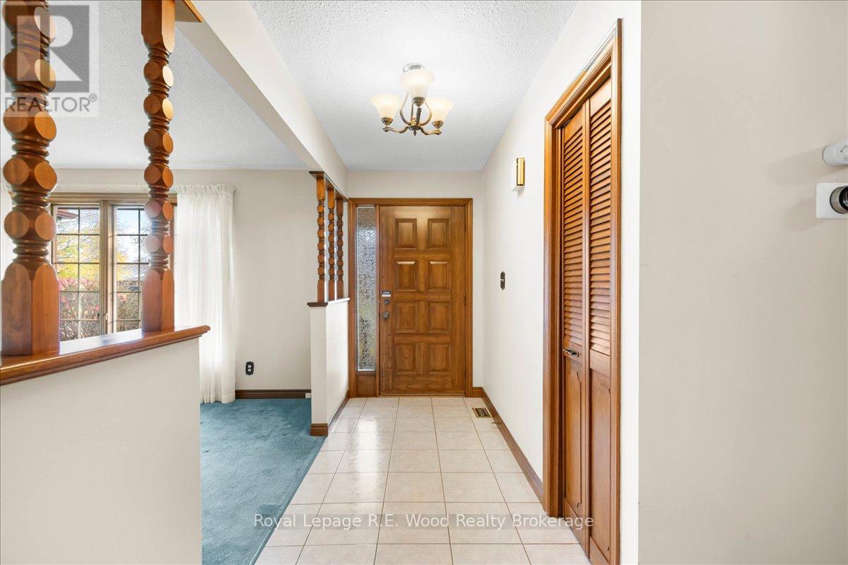 4 Christopher Court, Tillsonburg, Ontario  N4G 4W5 - Photo 7 - X12559508