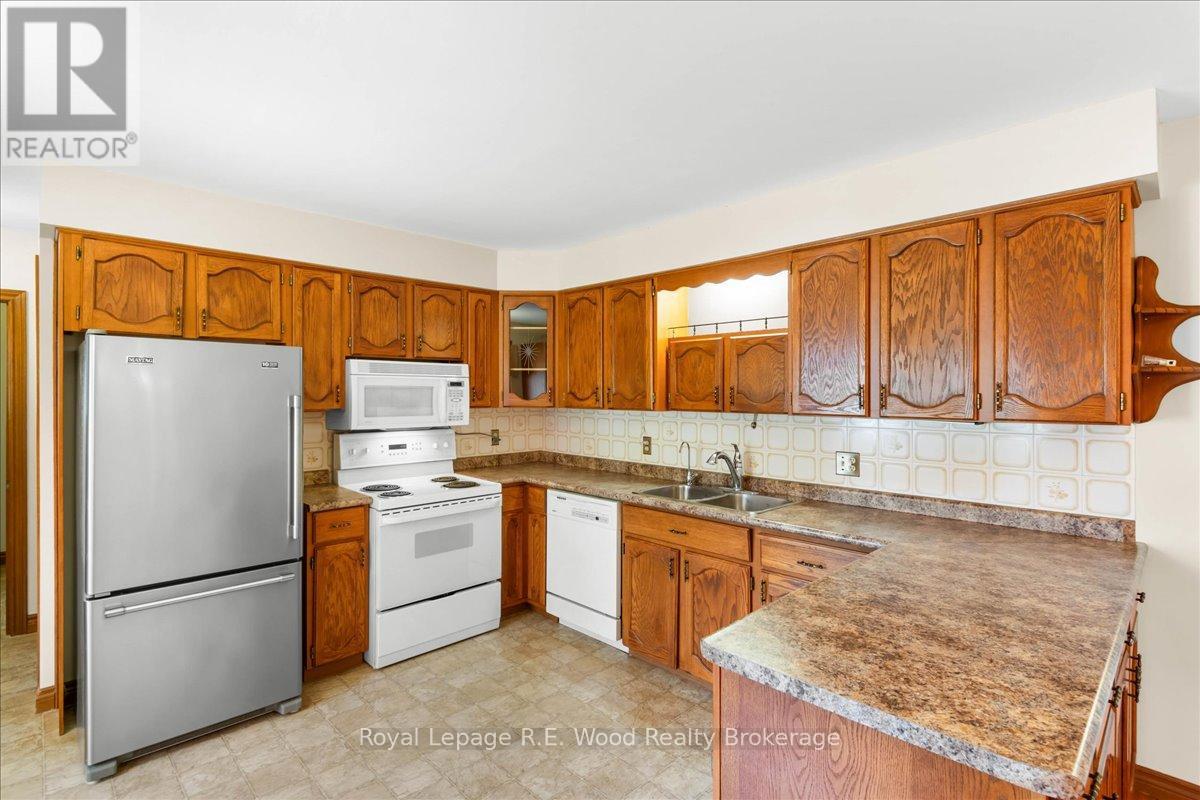 4 Christopher Court, Tillsonburg, Ontario  N4G 4W5 - Photo 9 - X12559508