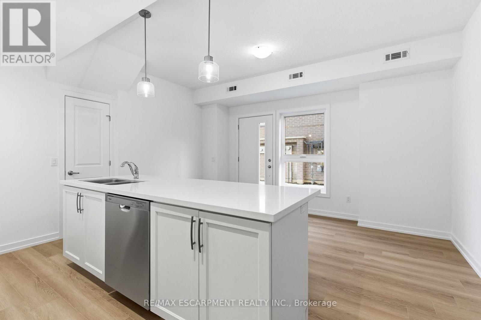 29 - 70 Kenesky Drive, Hamilton, Ontario  L8B 2A9 - Photo 12 - X12556238