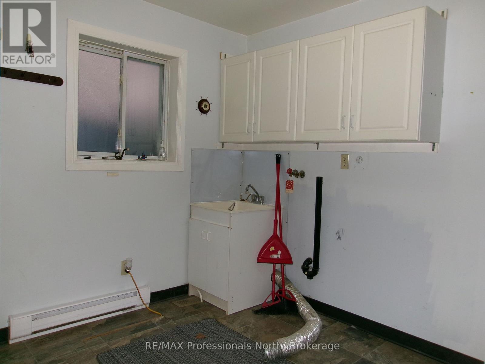 646 Mountain Street, Dysart Et Al, Ontario  K0M 1S0 - Photo 6 - X12555136