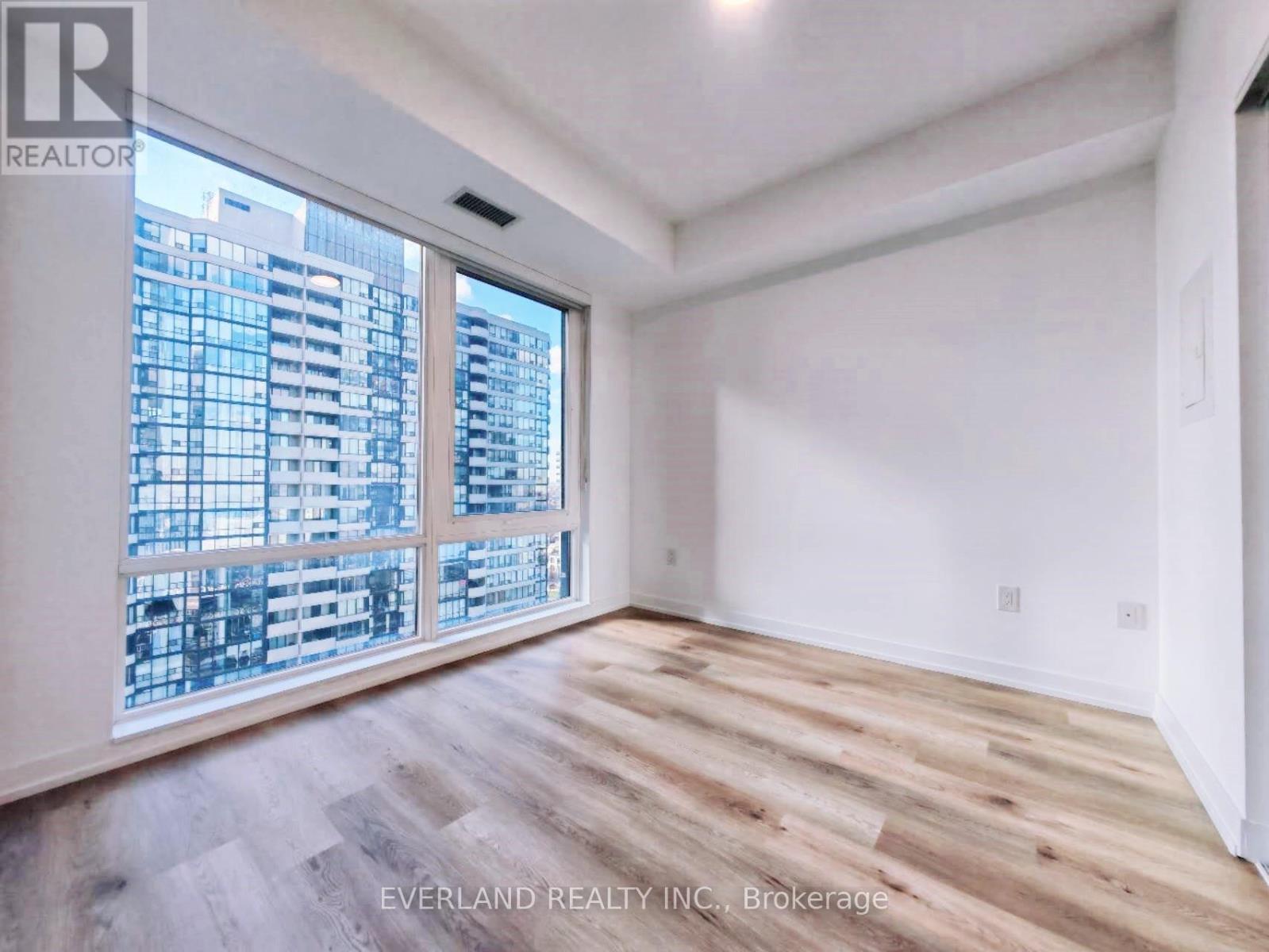 1109 - 395 Square One Drive, Mississauga, Ontario  L5B 0P6 - Photo 14 - W12557146