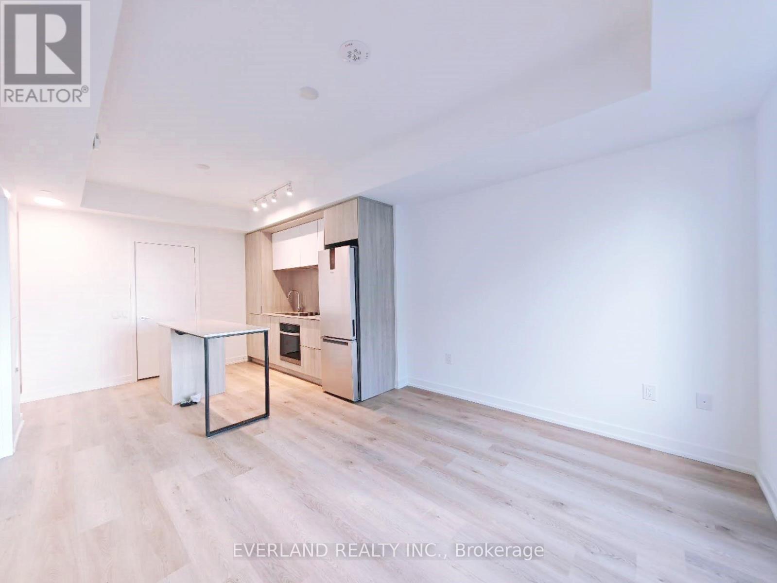 1109 - 395 Square One Drive, Mississauga, Ontario  L5B 0P6 - Photo 11 - W12557146