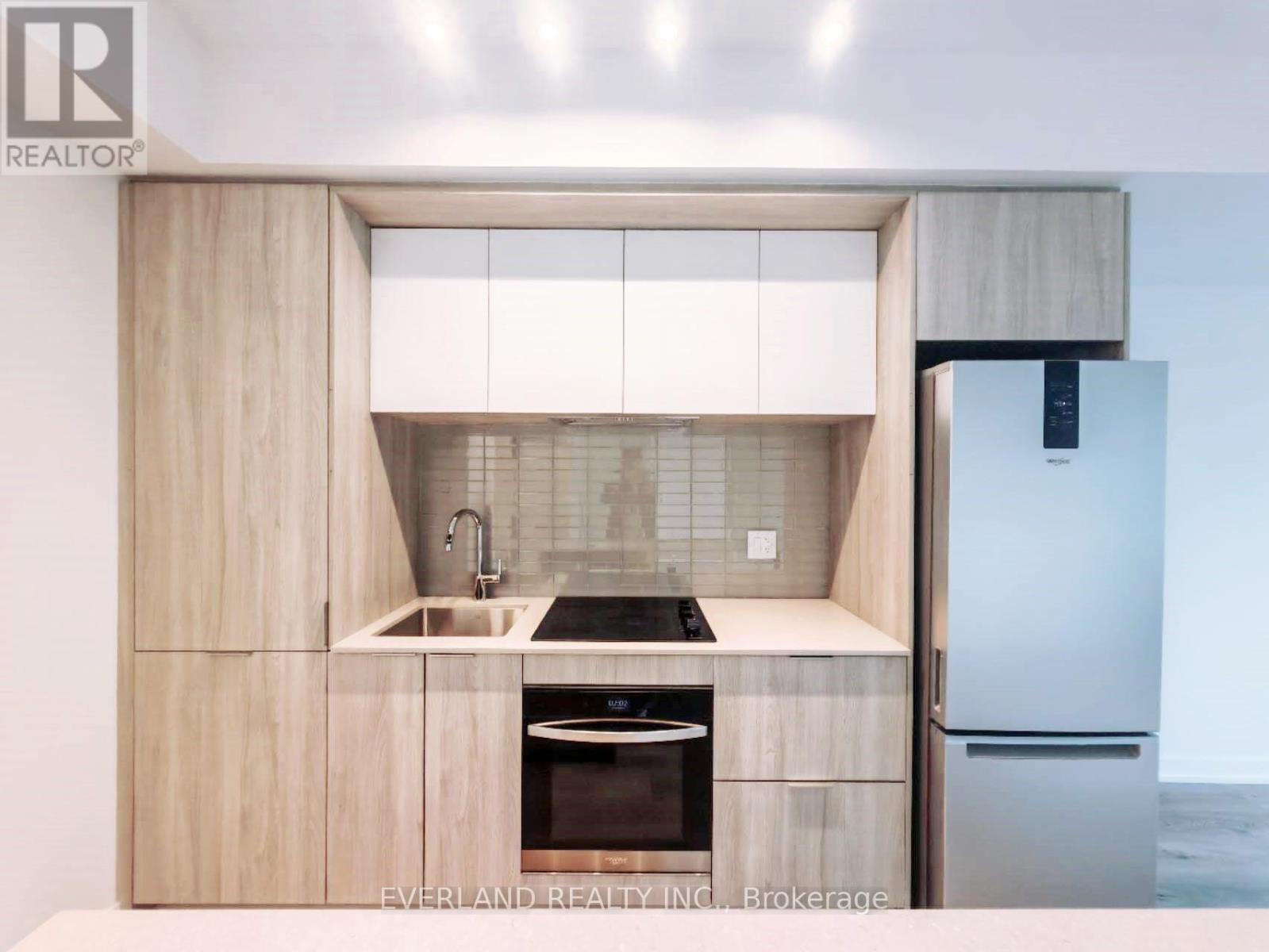 1109 - 395 Square One Drive, Mississauga, Ontario  L5B 0P6 - Photo 12 - W12557146