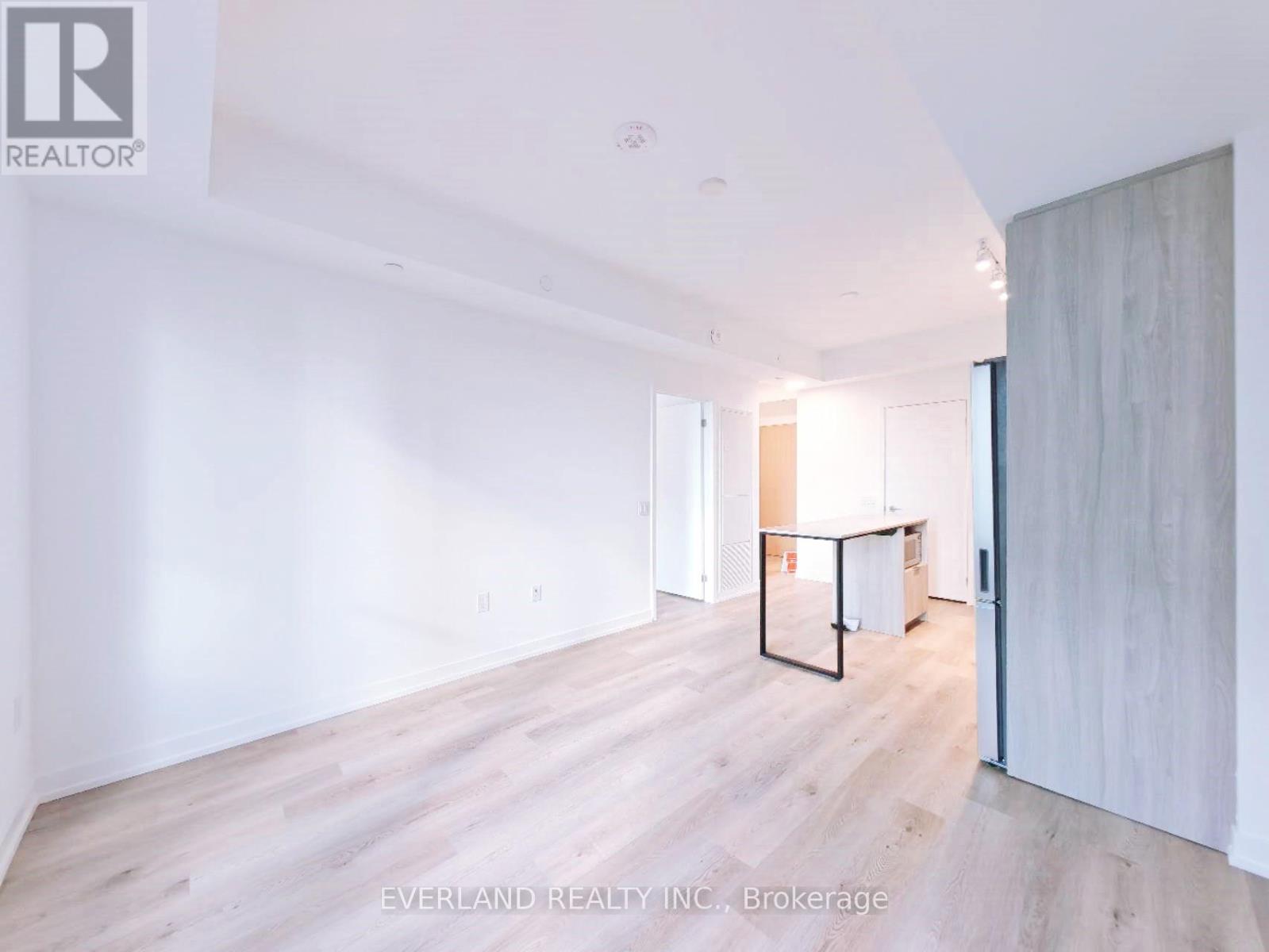 1109 - 395 Square One Drive, Mississauga, Ontario  L5B 0P6 - Photo 13 - W12557146