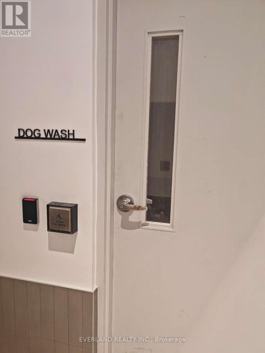 1109 - 395 Square One Drive, Mississauga, Ontario  L5B 0P6 - Photo 19 - W12557146