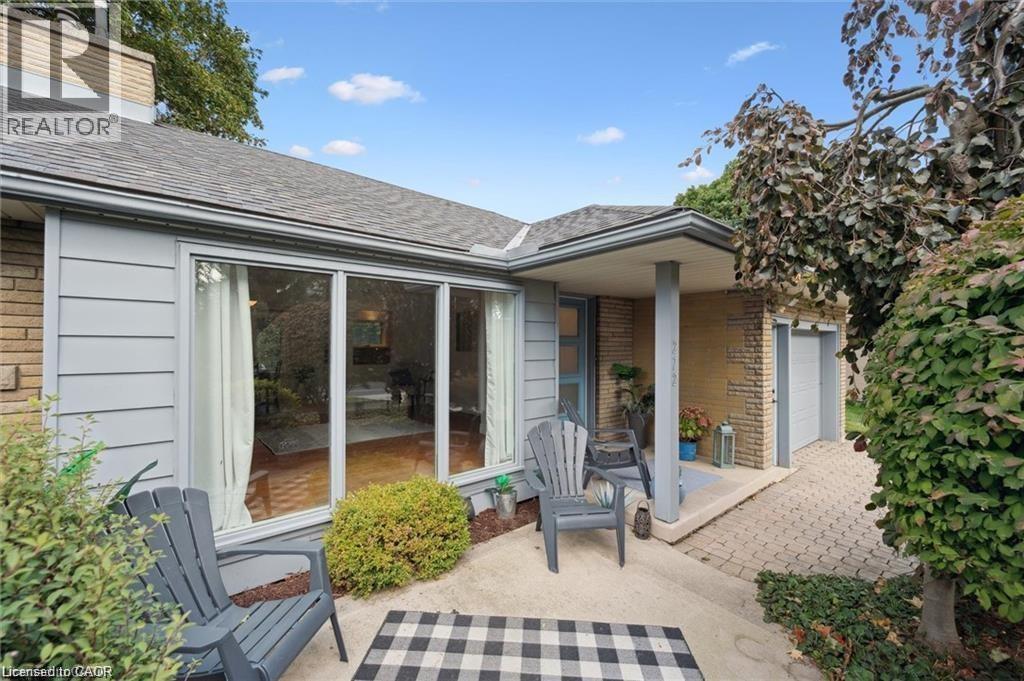 272 Hartwood Place, Kitchener, Ontario  N2H 6B5 - Photo 2 - 40788330