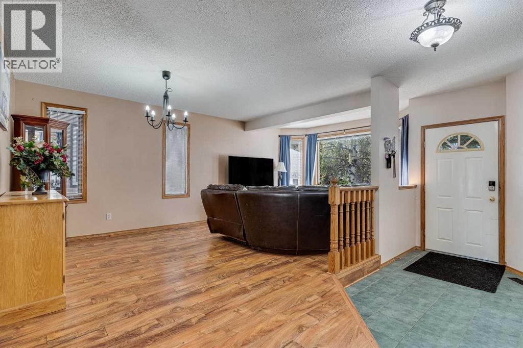 399 Sunlake Road Se, Calgary, Alberta  T2X 3H4 - Photo 4 - A2265880