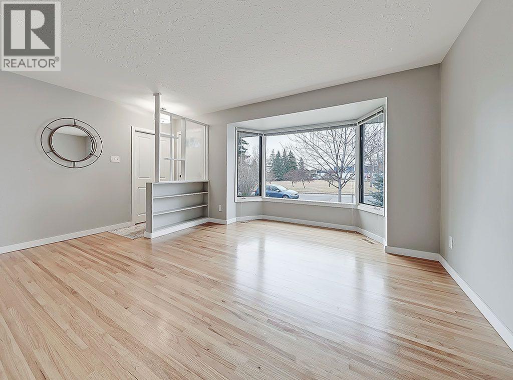 56 Glenpatrick Drive Sw, Calgary, Alberta  T3E 4L6 - Photo 4 - A2270072