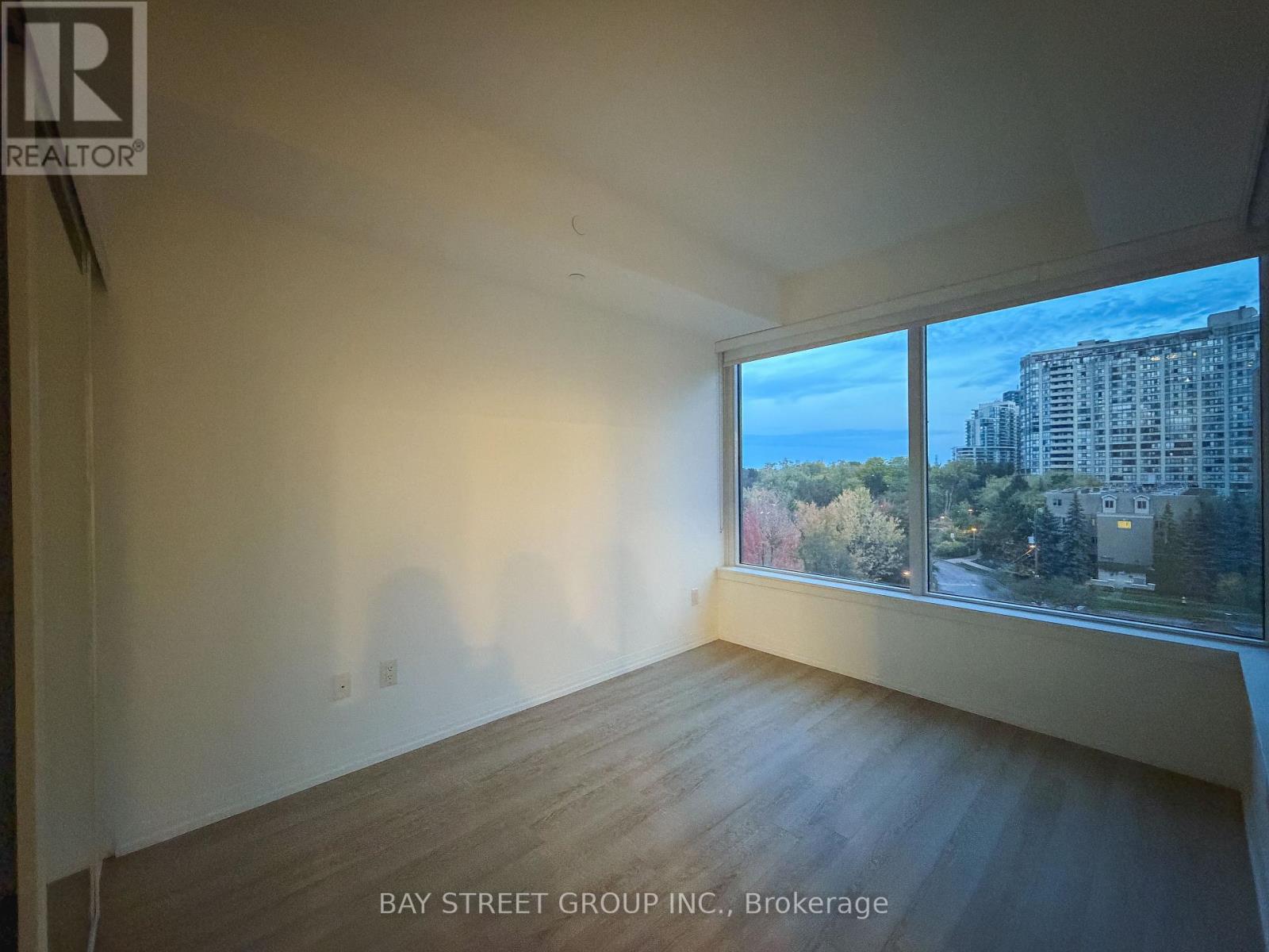 912 - 75 Canterbury Place, Toronto, Ontario  M2N 0L2 - Photo 4 - C12559386