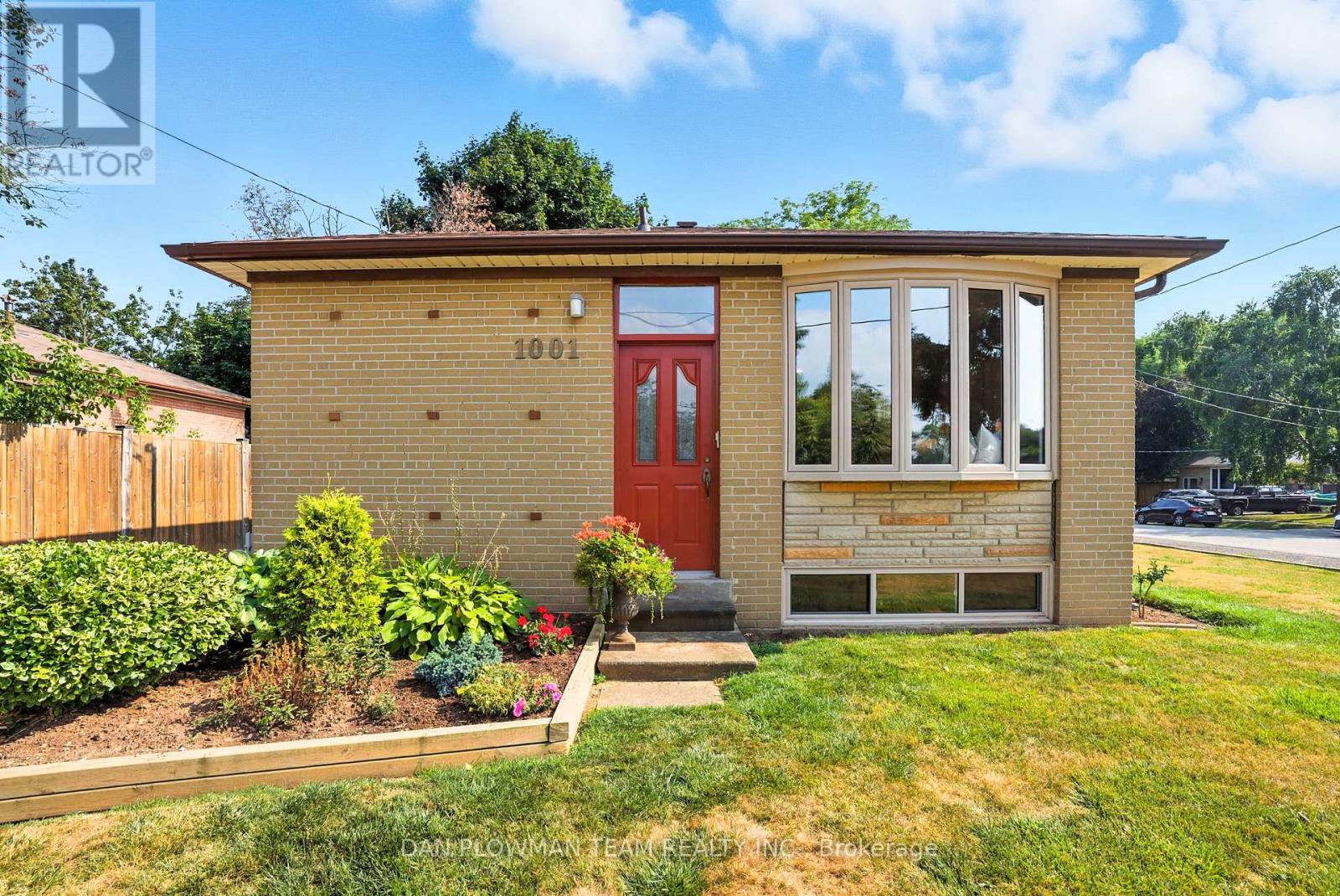 1001 Wardman Crescent, Whitby, Ontario  L1N 3H1 - Photo 2 - E12559366