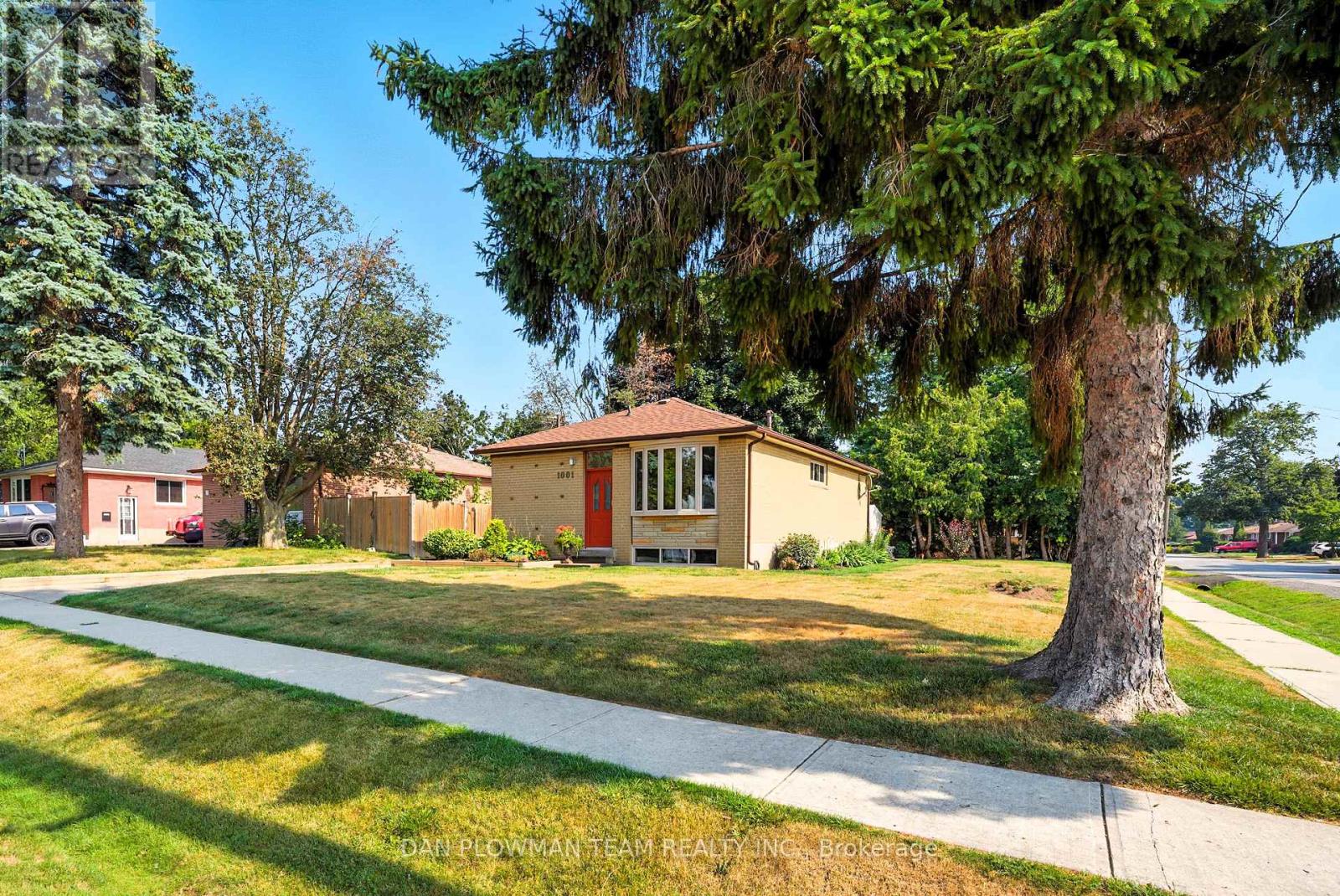 1001 Wardman Crescent, Whitby, Ontario  L1N 3H1 - Photo 3 - E12559366