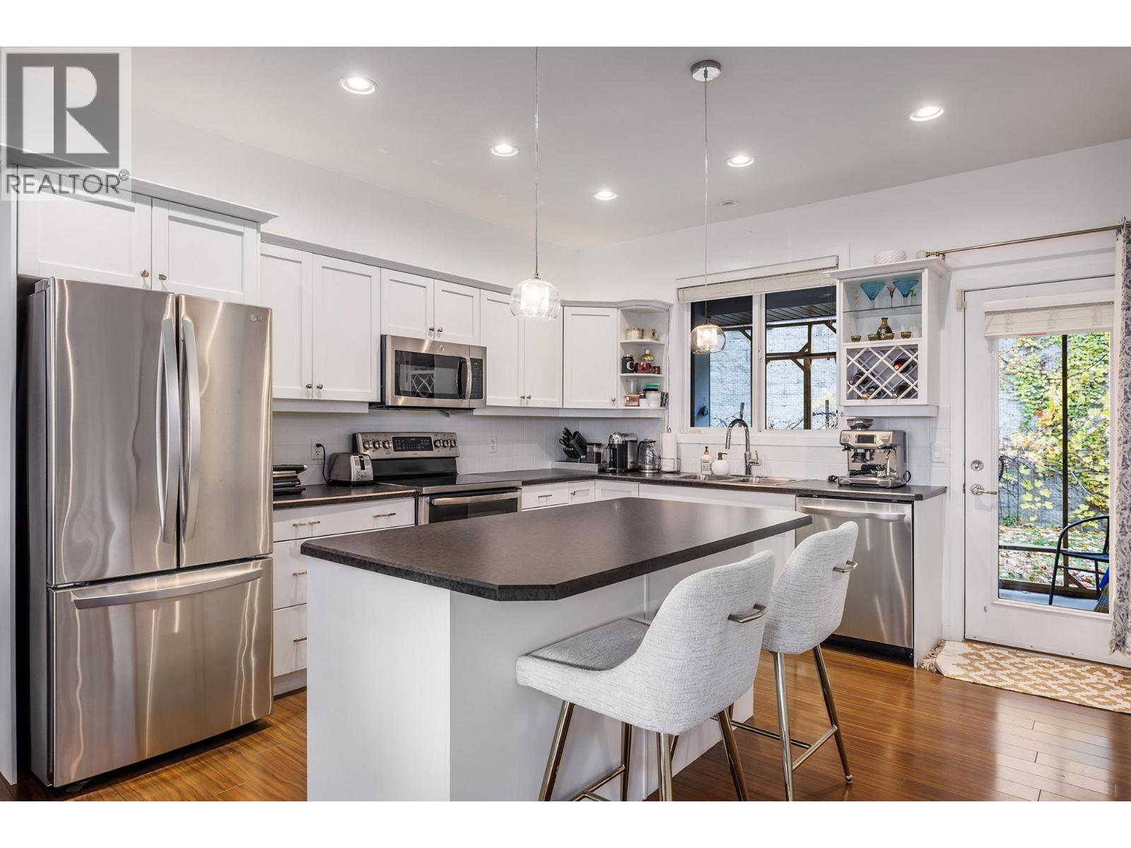 371 Poonian Street, Kelowna, British Columbia  V1X 8C3 - Photo 6 - 10369077