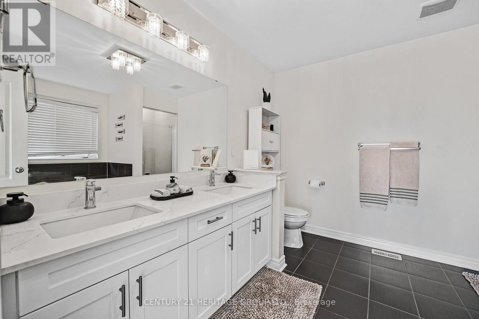 32 Amberwing Landing, Bradford West Gwillimbury (Bradford), Ontario  L3Z 0H9 - Photo 25 - N12559330