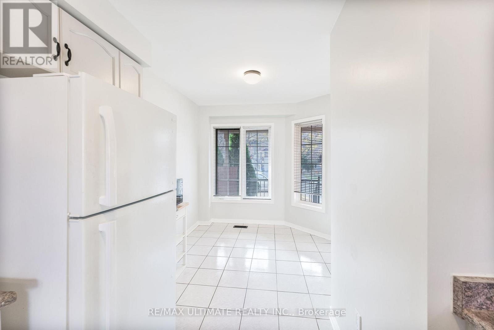 36 Bowler Street, Aurora, Ontario  L4G 7H7 - Photo 9 - N12559406