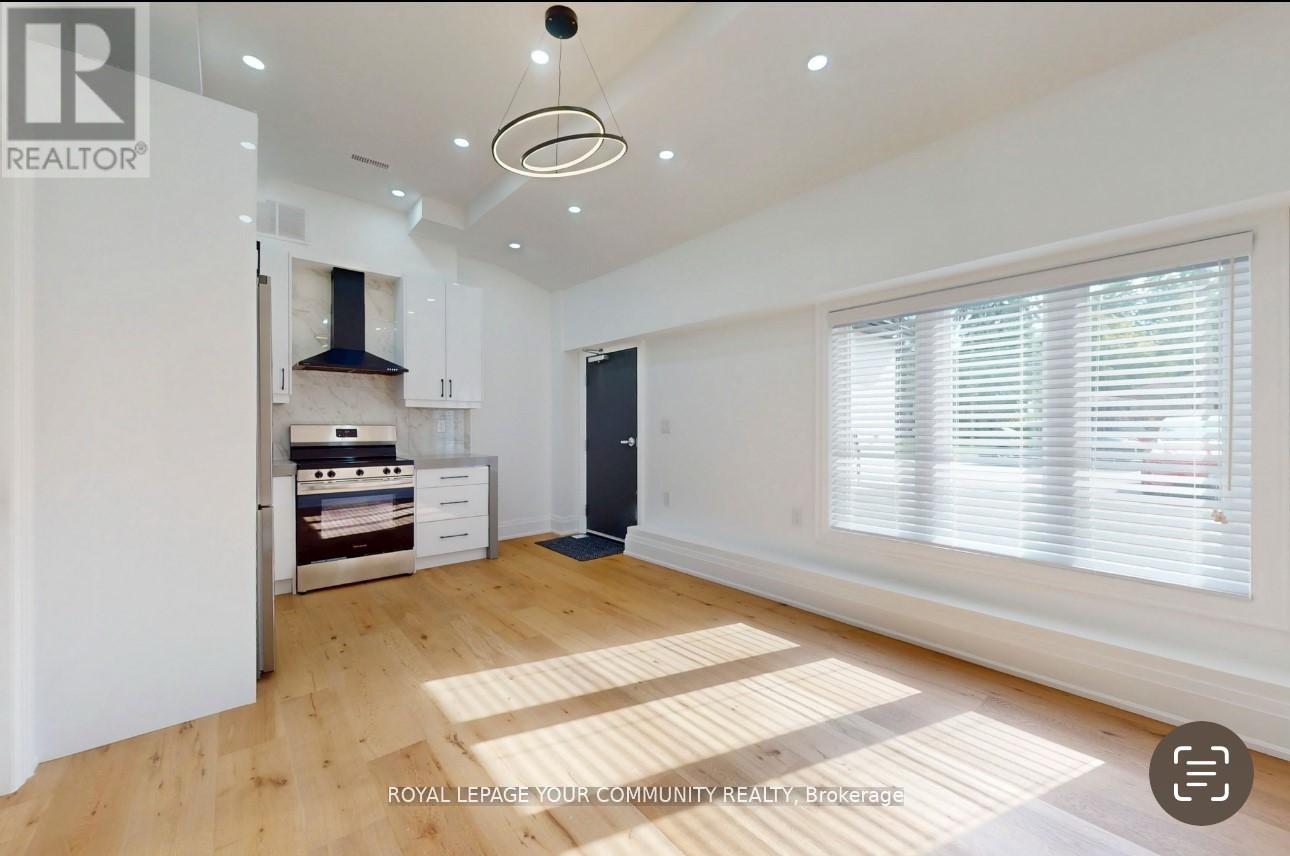 Unit 3 - 12 Kemano Street, Aurora, Ontario  L4G 2Y1 - Photo 3 - N12559414