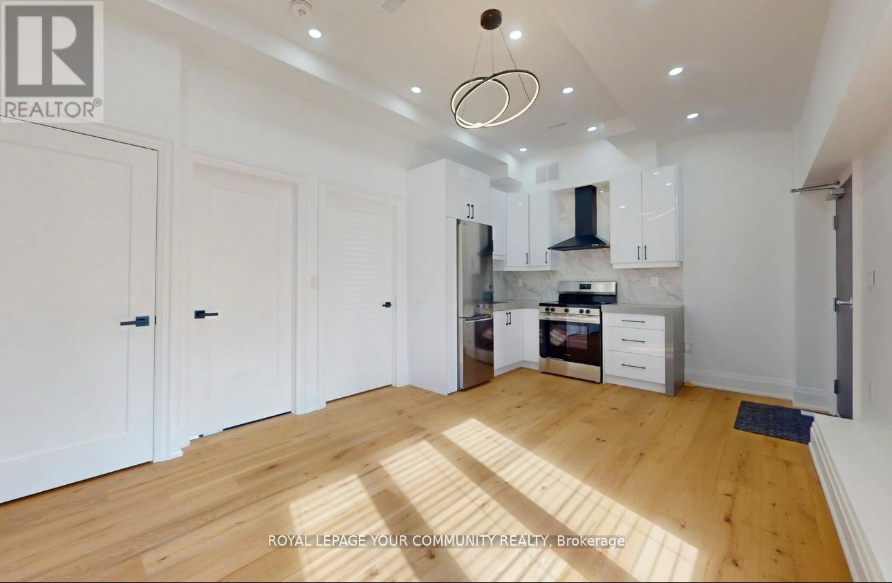 Unit 3 - 12 Kemano Street, Aurora, Ontario  L4G 2Y1 - Photo 5 - N12559414