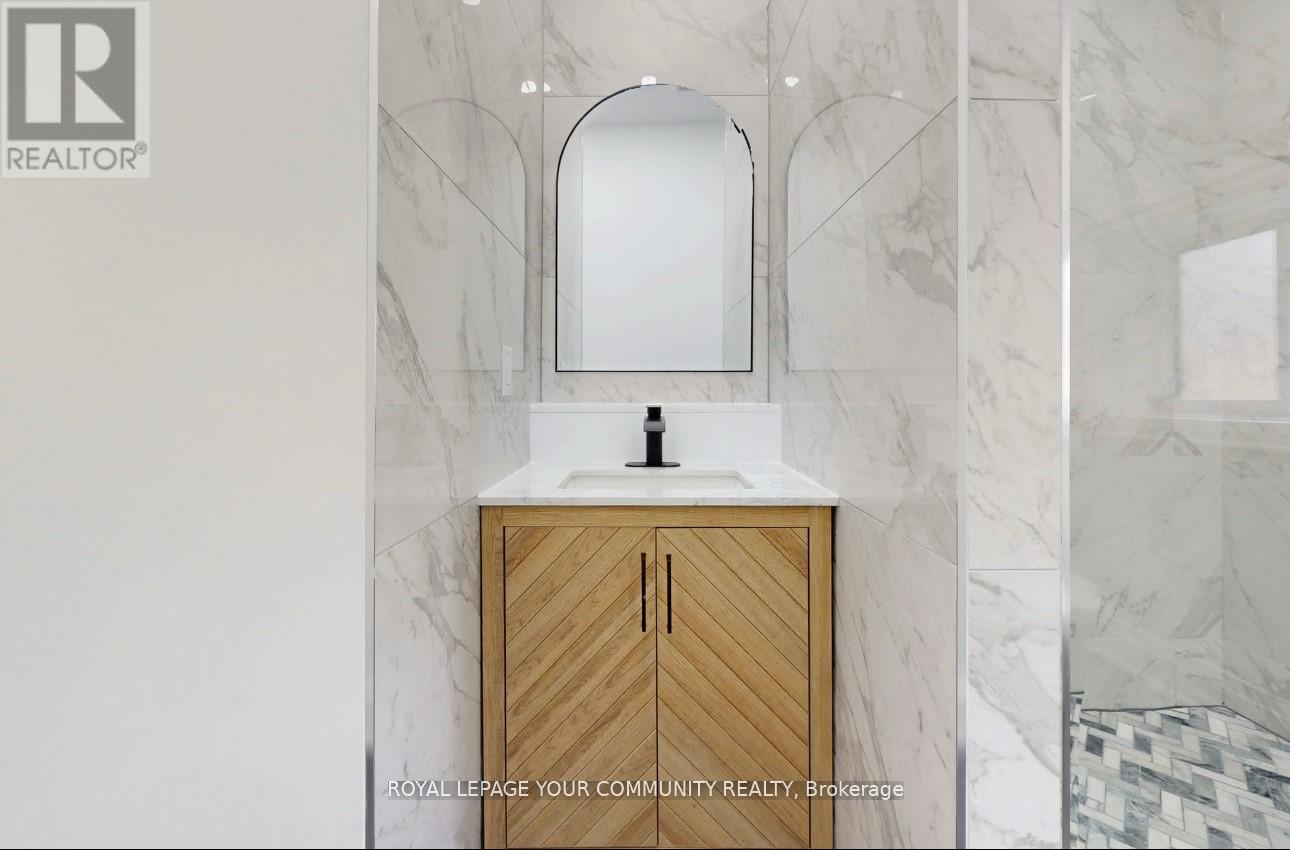 Unit 3 - 12 Kemano Street, Aurora, Ontario  L4G 2Y1 - Photo 9 - N12559414