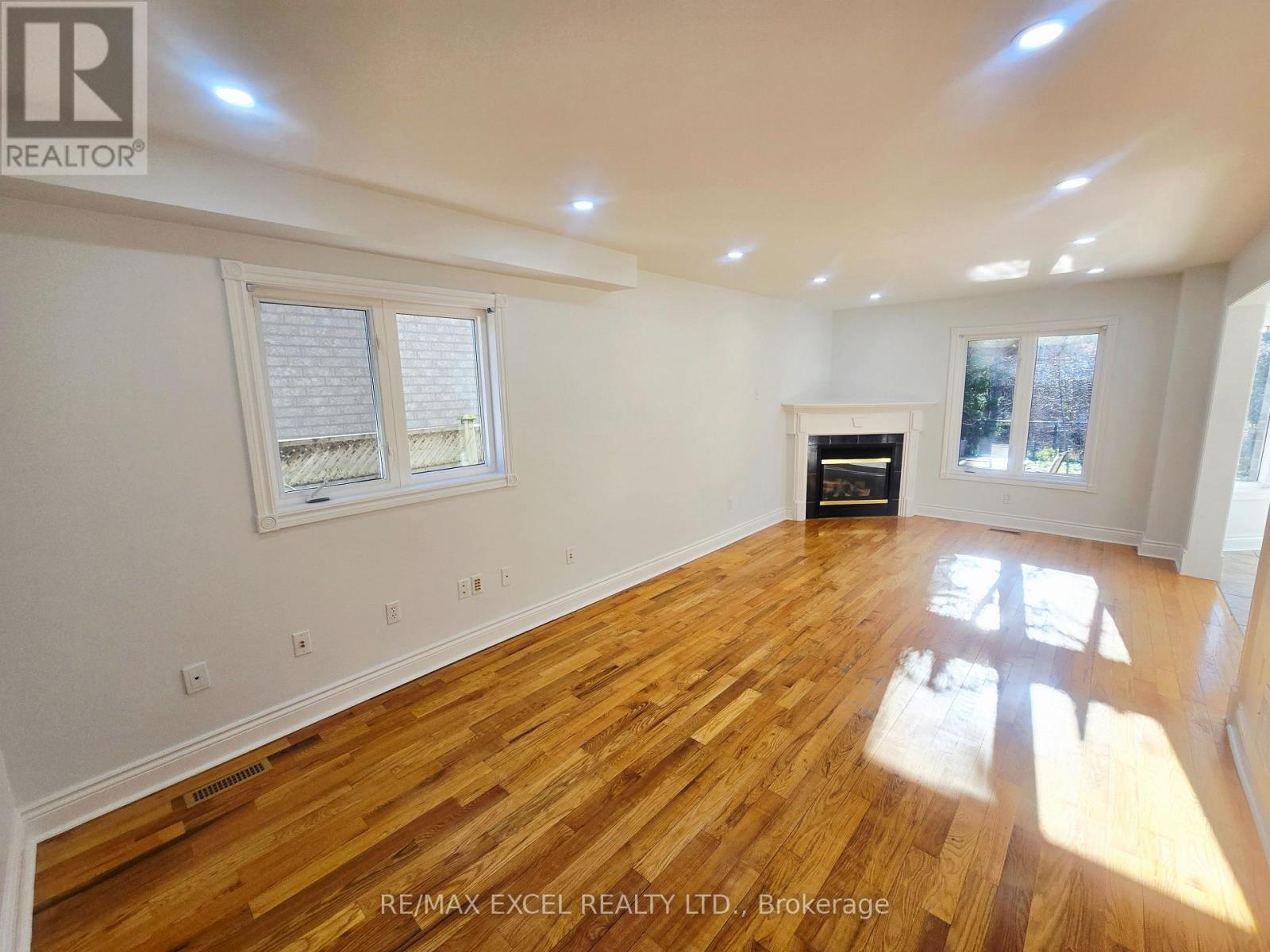 Upper Level - 133 Humberland Drive, Richmond Hill, Ontario  L4E 3Y7 - Photo 11 - N12559480