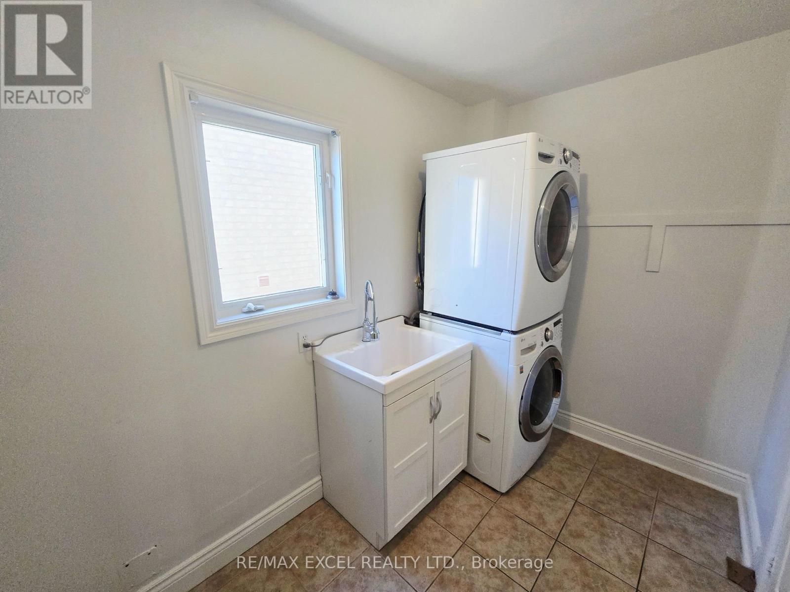 Upper Level - 133 Humberland Drive, Richmond Hill, Ontario  L4E 3Y7 - Photo 13 - N12559480