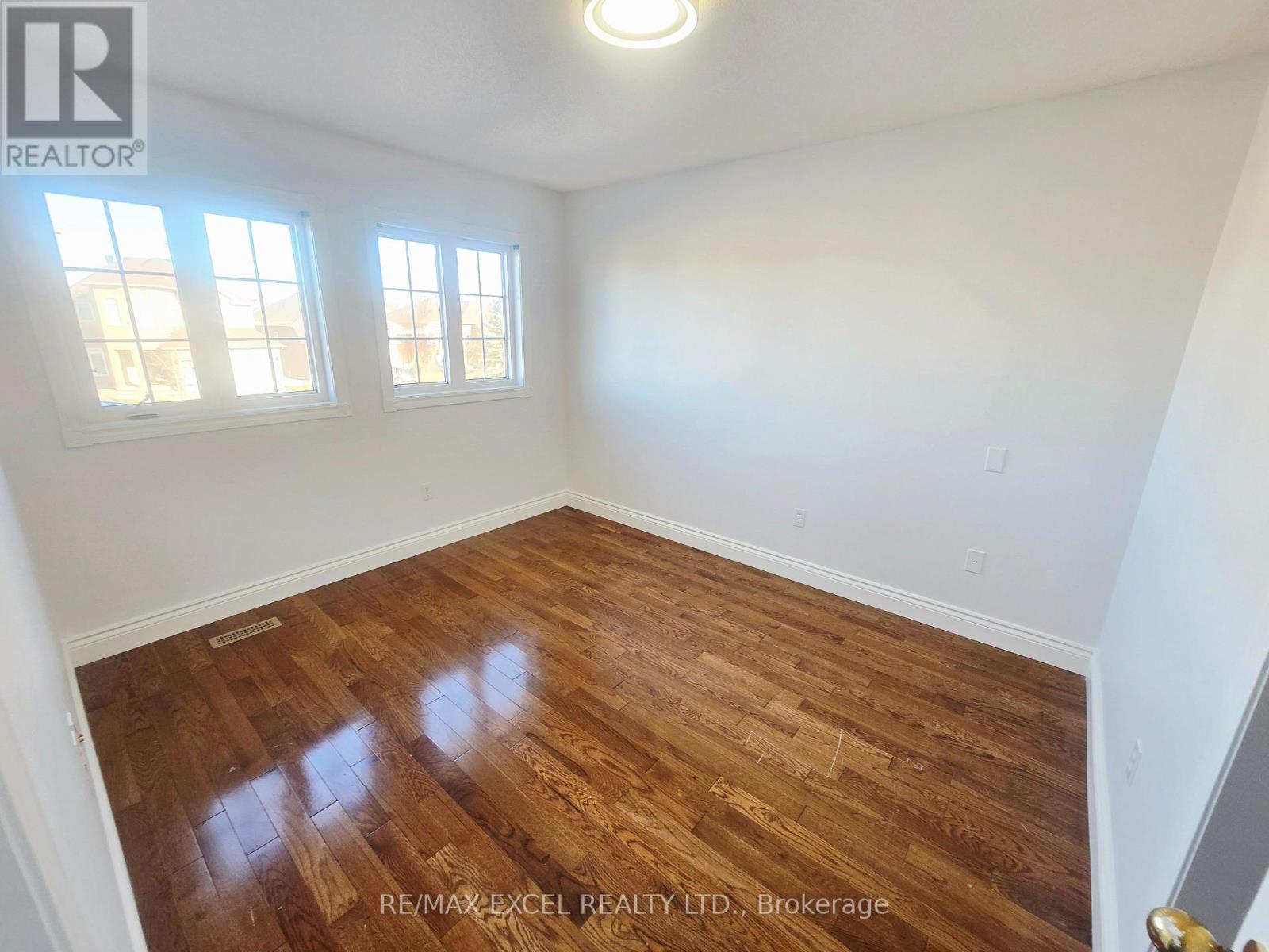 Upper Level - 133 Humberland Drive, Richmond Hill, Ontario  L4E 3Y7 - Photo 22 - N12559480