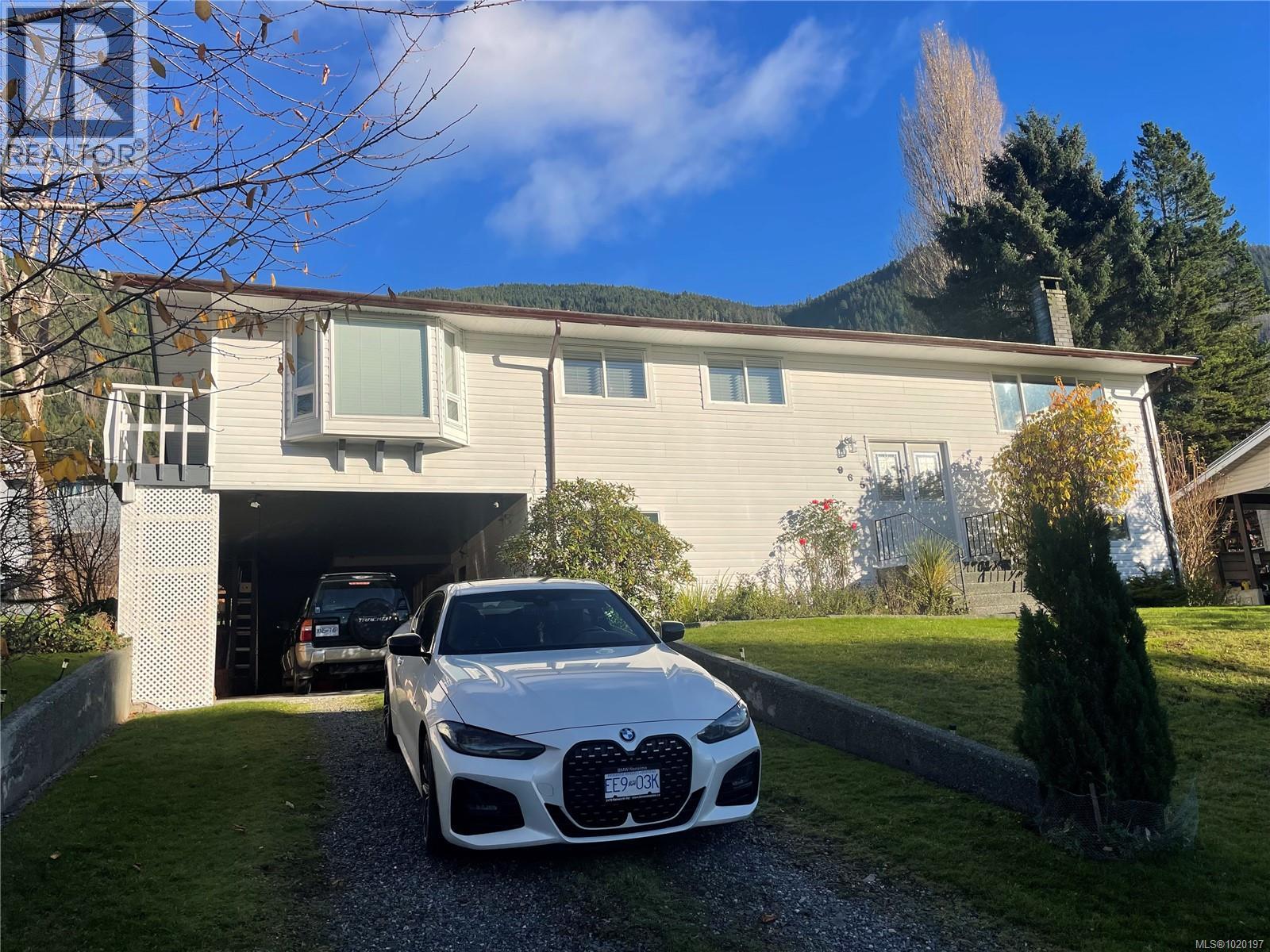 965 Haida Ave, Port Alice, British Columbia  V0N 2N0 - Photo 2 - 1020197
