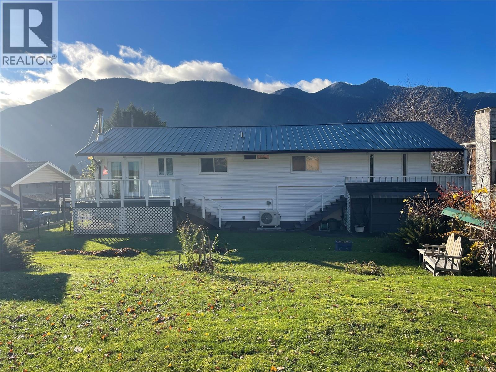 965 Haida Ave, Port Alice, British Columbia  V0N 2N0 - Photo 3 - 1020197