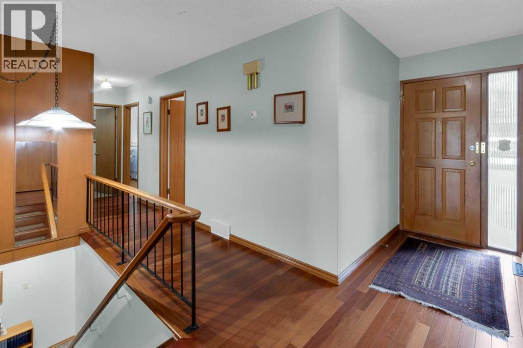 1801 Cayuga Drive Nw, Calgary, Alberta  T2L 0N5 - Photo 4 - A2270316