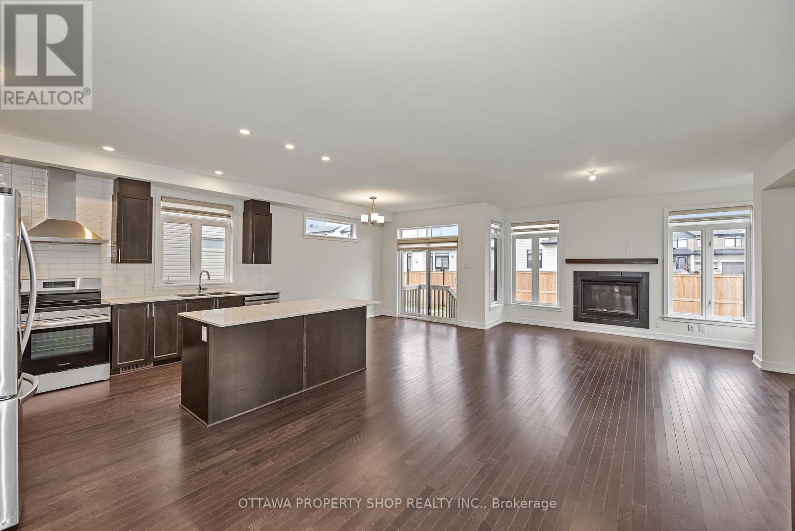 725 Odyssey Way, Ottawa, Ontario  K1T 4R5 - Photo 4 - X12559552