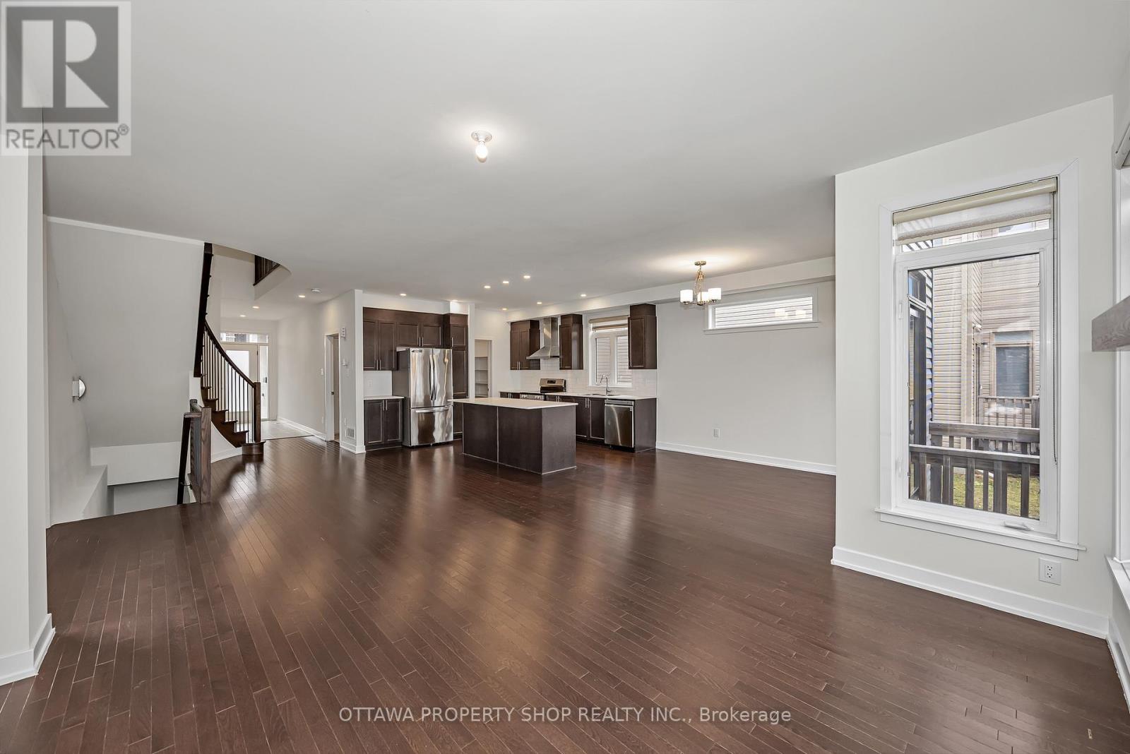 725 Odyssey Way, Ottawa, Ontario  K1T 4R5 - Photo 5 - X12559552