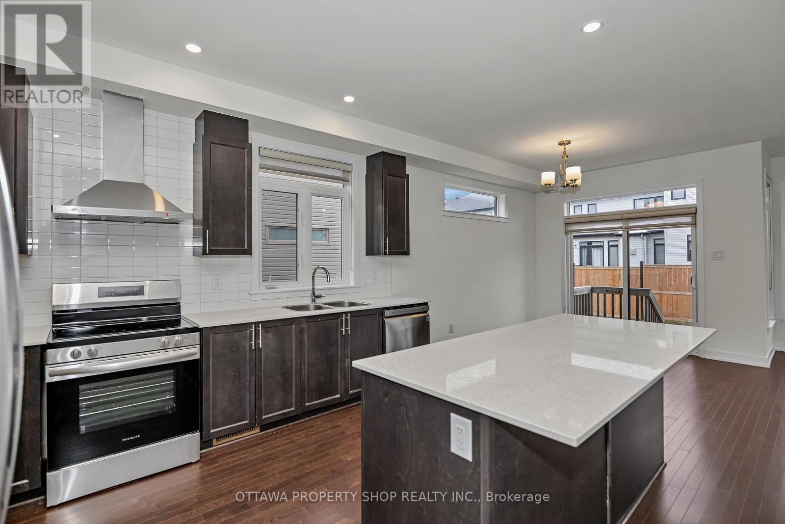 725 Odyssey Way, Ottawa, Ontario  K1T 4R5 - Photo 7 - X12559552