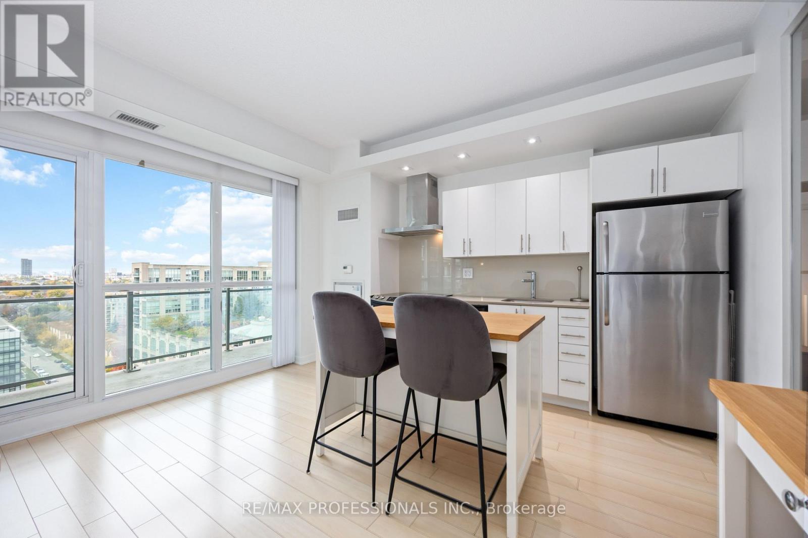 1431 - 165 Legion Road N, Toronto, Ontario  M8Y 0B3 - Photo 11 - W12559384