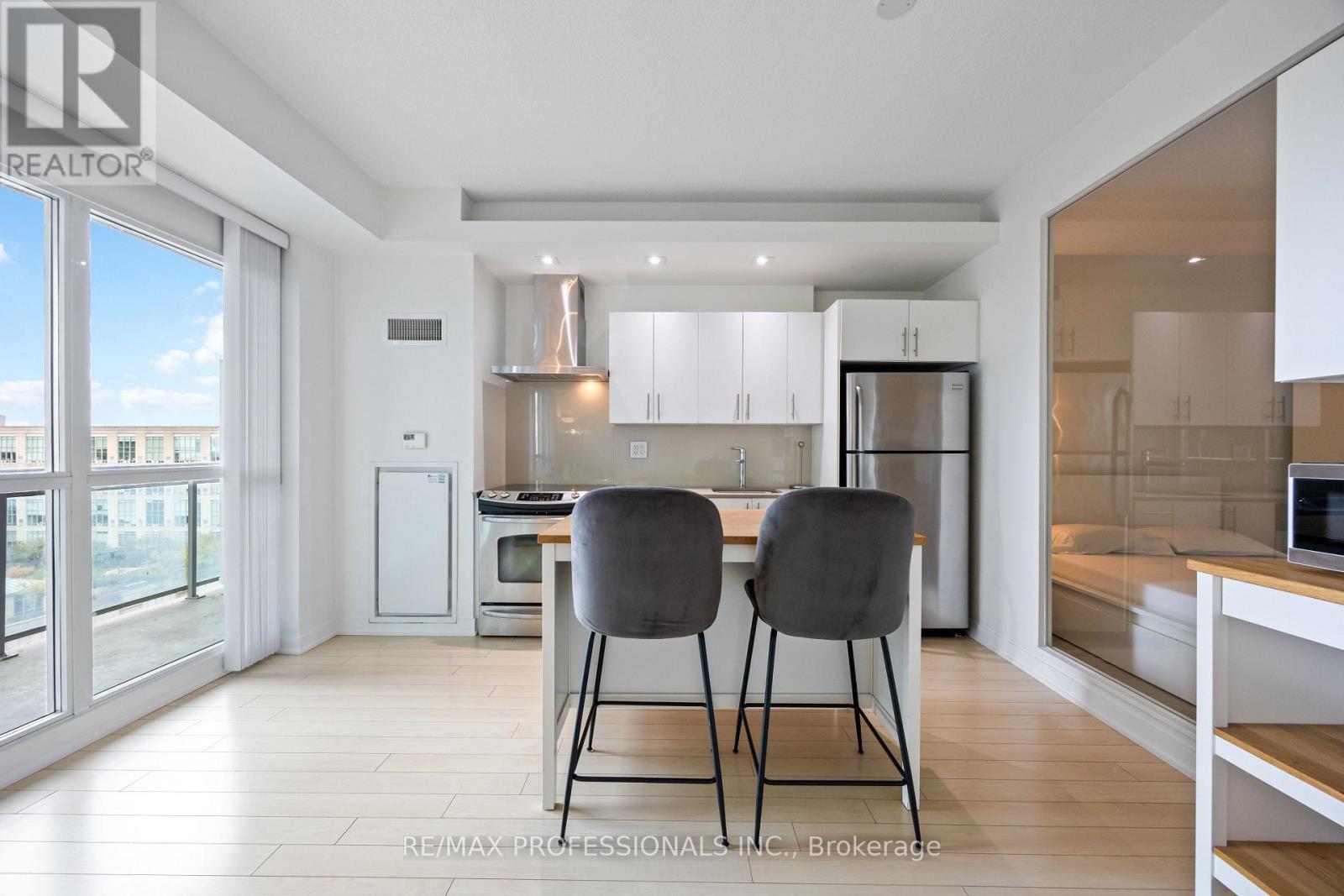 1431 - 165 Legion Road N, Toronto, Ontario  M8Y 0B3 - Photo 12 - W12559384