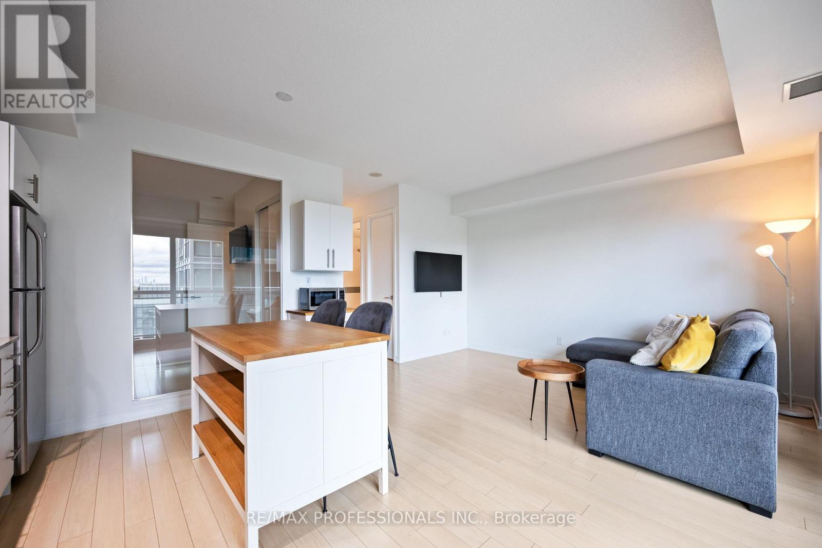 1431 - 165 Legion Road N, Toronto, Ontario  M8Y 0B3 - Photo 13 - W12559384