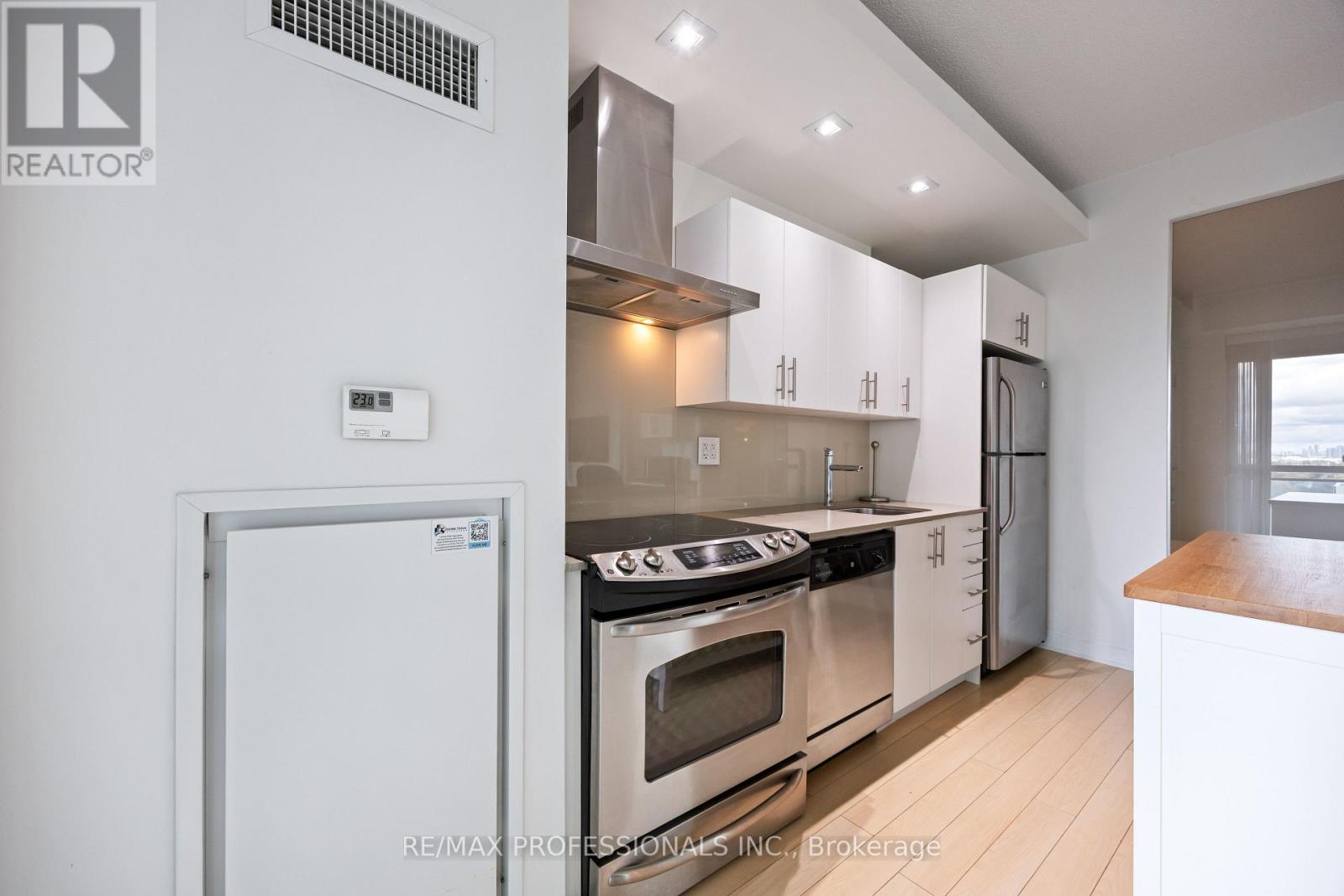 1431 - 165 Legion Road N, Toronto, Ontario  M8Y 0B3 - Photo 14 - W12559384