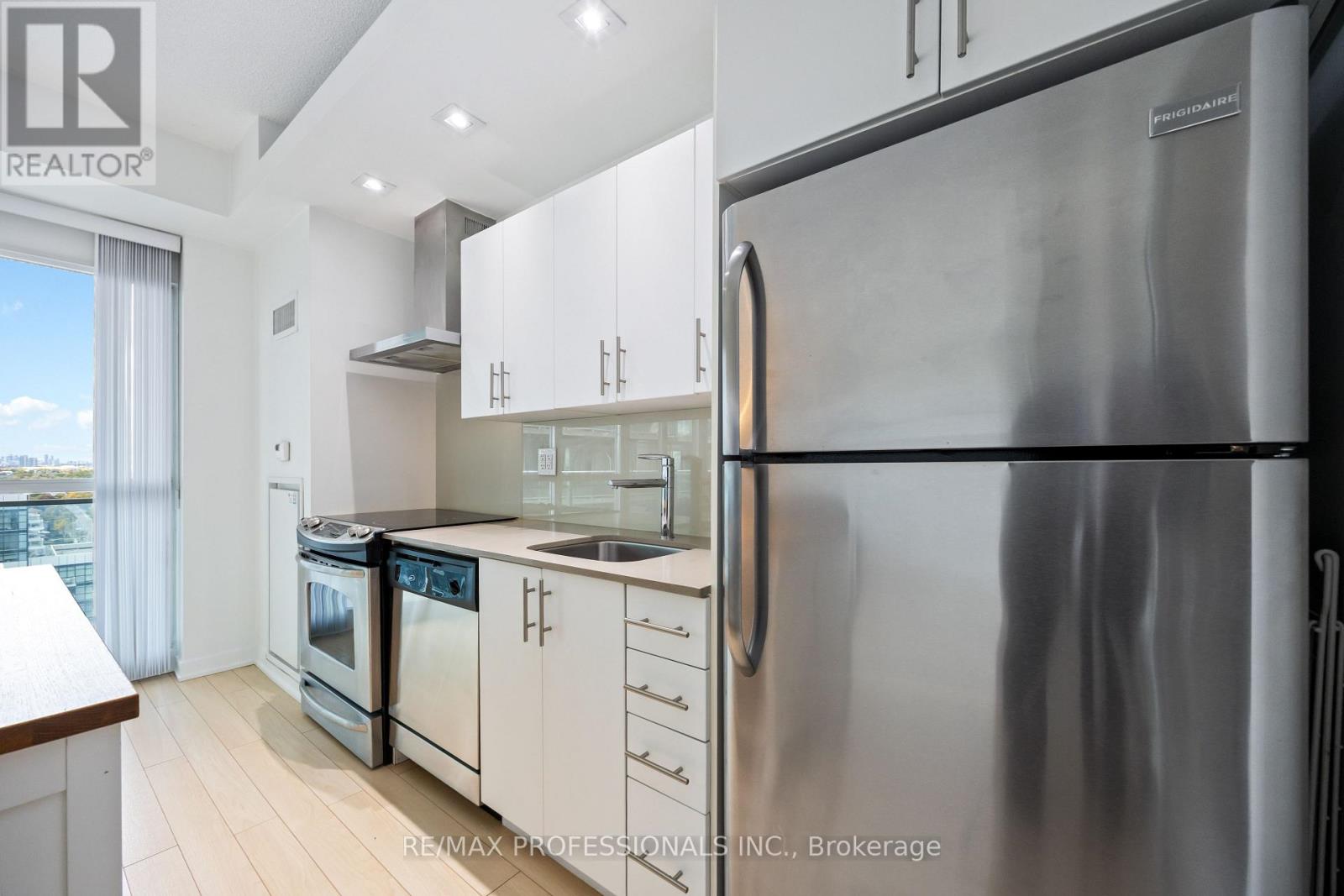 1431 - 165 Legion Road N, Toronto, Ontario  M8Y 0B3 - Photo 15 - W12559384