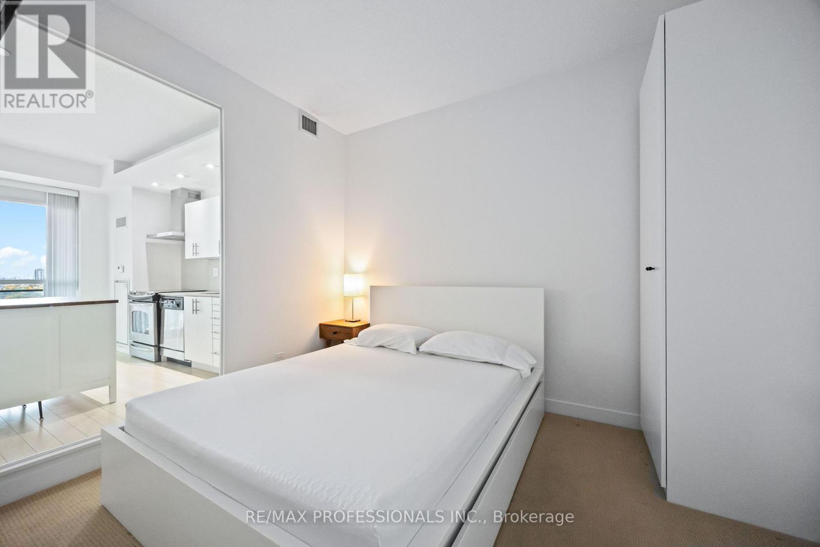 1431 - 165 Legion Road N, Toronto, Ontario  M8Y 0B3 - Photo 16 - W12559384