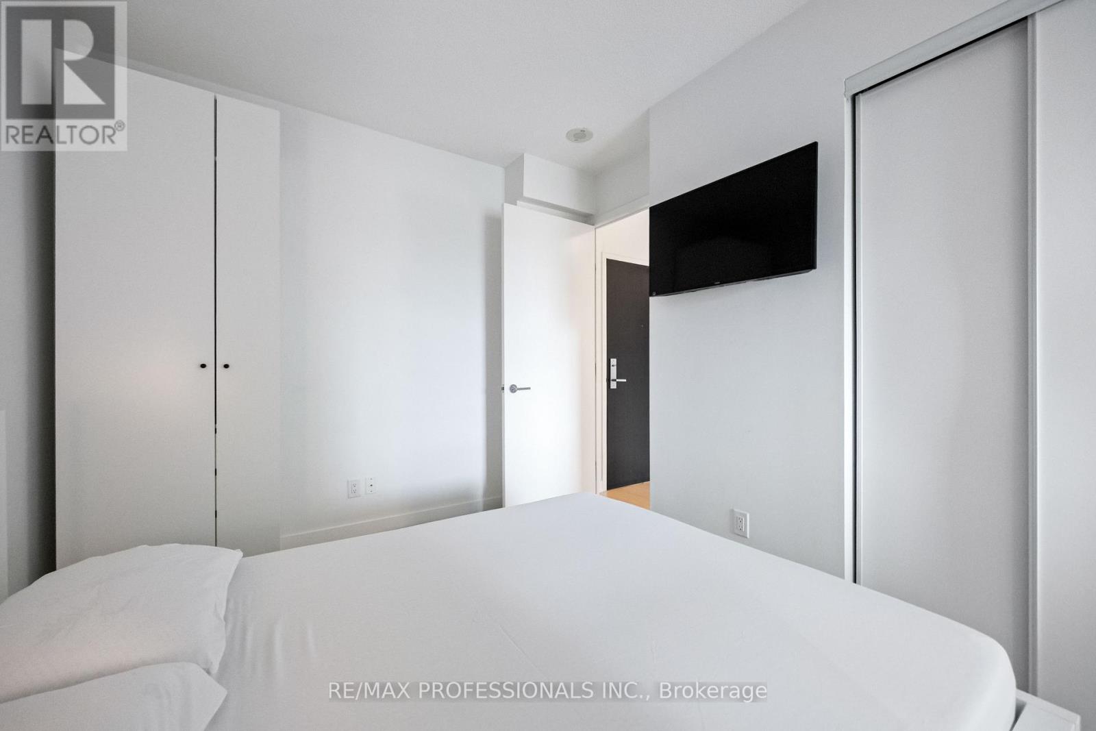 1431 - 165 Legion Road N, Toronto, Ontario  M8Y 0B3 - Photo 17 - W12559384