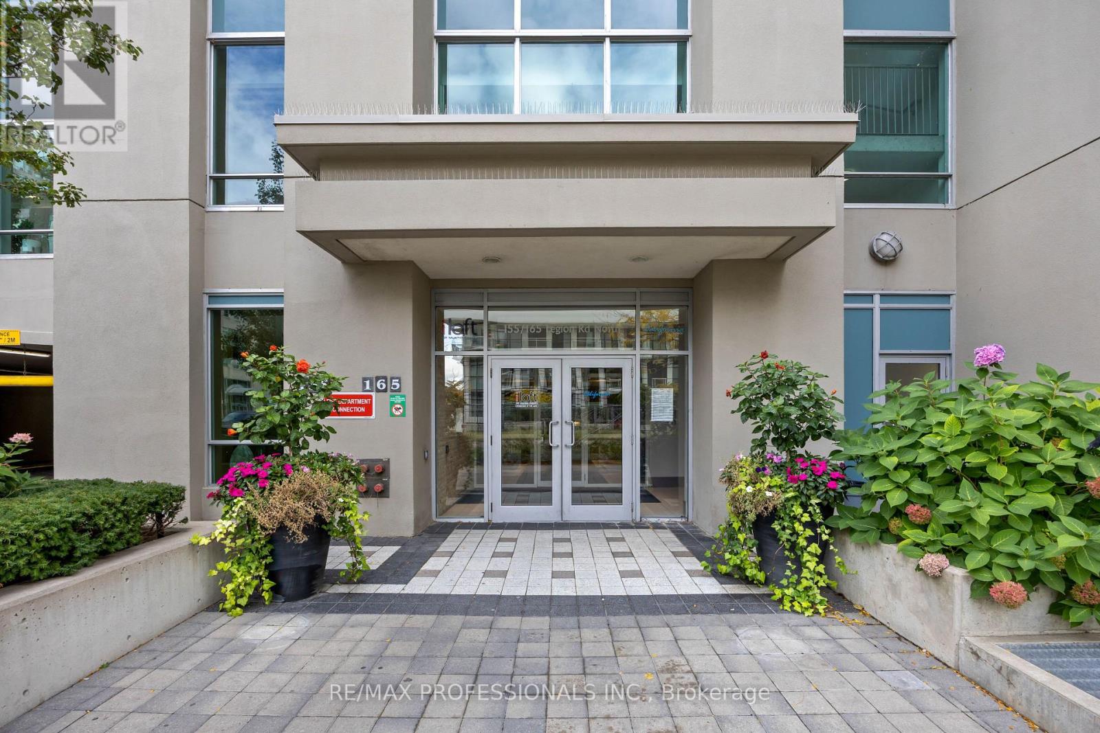 1431 - 165 Legion Road N, Toronto, Ontario  M8Y 0B3 - Photo 2 - W12559384