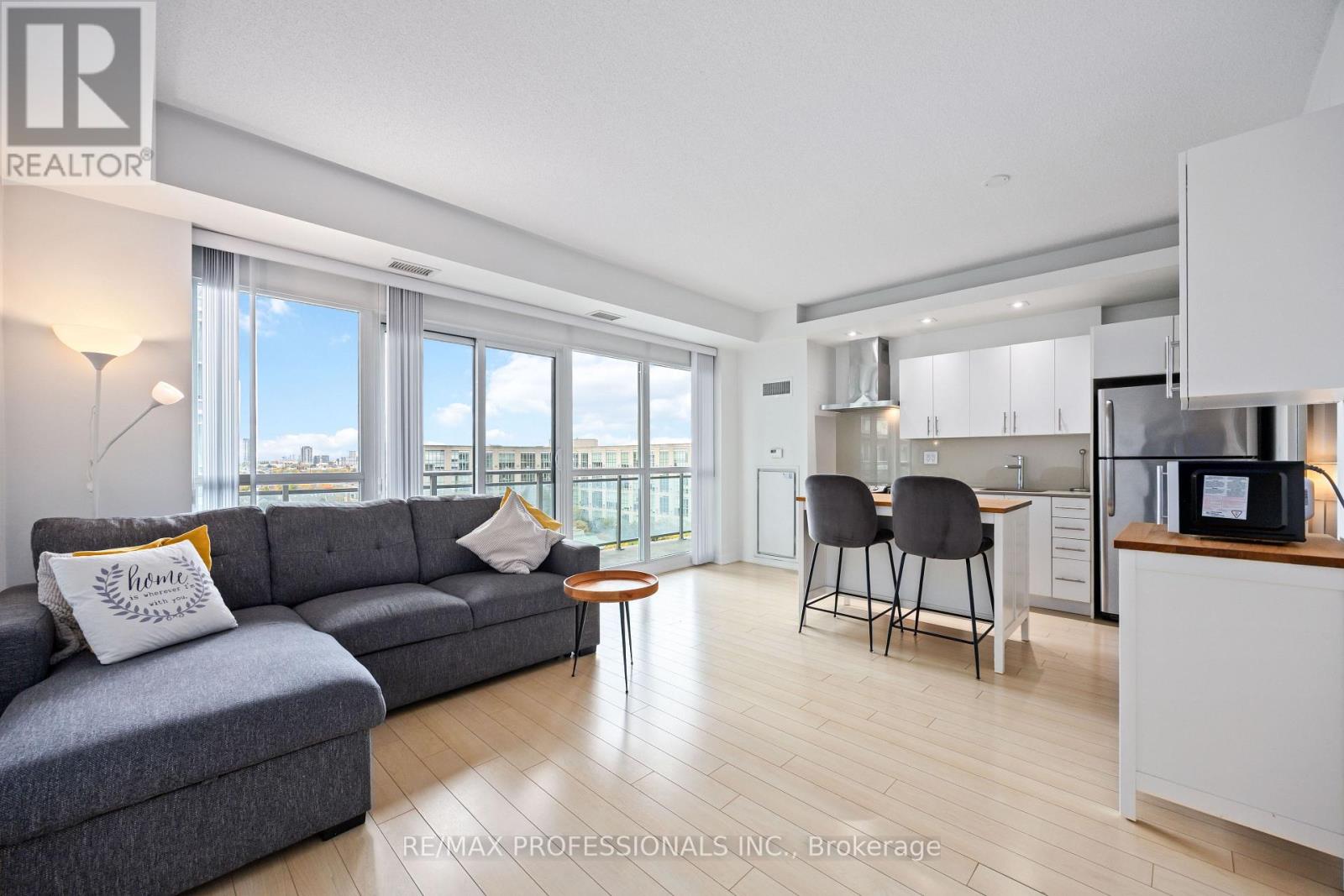 1431 - 165 Legion Road N, Toronto, Ontario  M8Y 0B3 - Photo 5 - W12559384