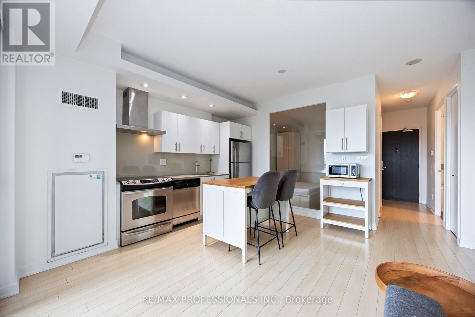 1431 - 165 Legion Road N, Toronto, Ontario  M8Y 0B3 - Photo 9 - W12559384