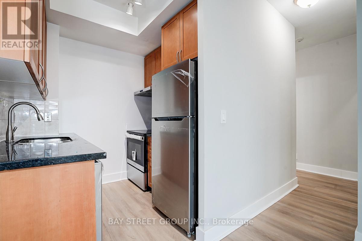 2004 - 3939 Duke Of York Boulevard, Mississauga, Ontario  L5B 4N2 - Photo 10 - W12559388