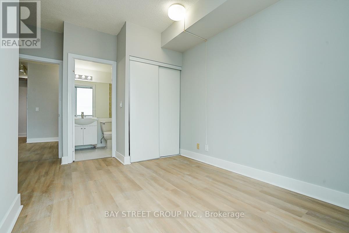 2004 - 3939 Duke Of York Boulevard, Mississauga, Ontario  L5B 4N2 - Photo 12 - W12559388