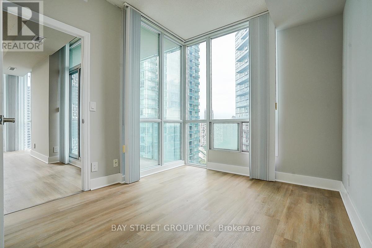 2004 - 3939 Duke Of York Boulevard, Mississauga, Ontario  L5B 4N2 - Photo 14 - W12559388