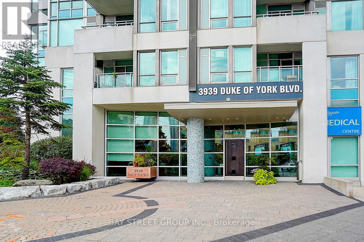 2004 - 3939 Duke Of York Boulevard, Mississauga, Ontario  L5B 4N2 - Photo 2 - W12559388