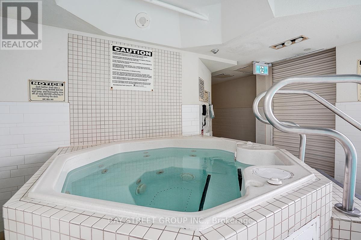 2004 - 3939 Duke Of York Boulevard, Mississauga, Ontario  L5B 4N2 - Photo 24 - W12559388